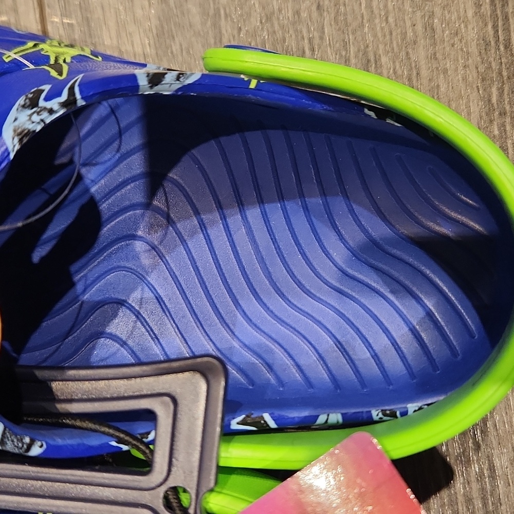 NWT Rugged Shark Discover Shark Week Kid's Sz 1 Sandals - Picture 9 of 9